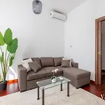 Апартаменты Comfy And Elegant Рим